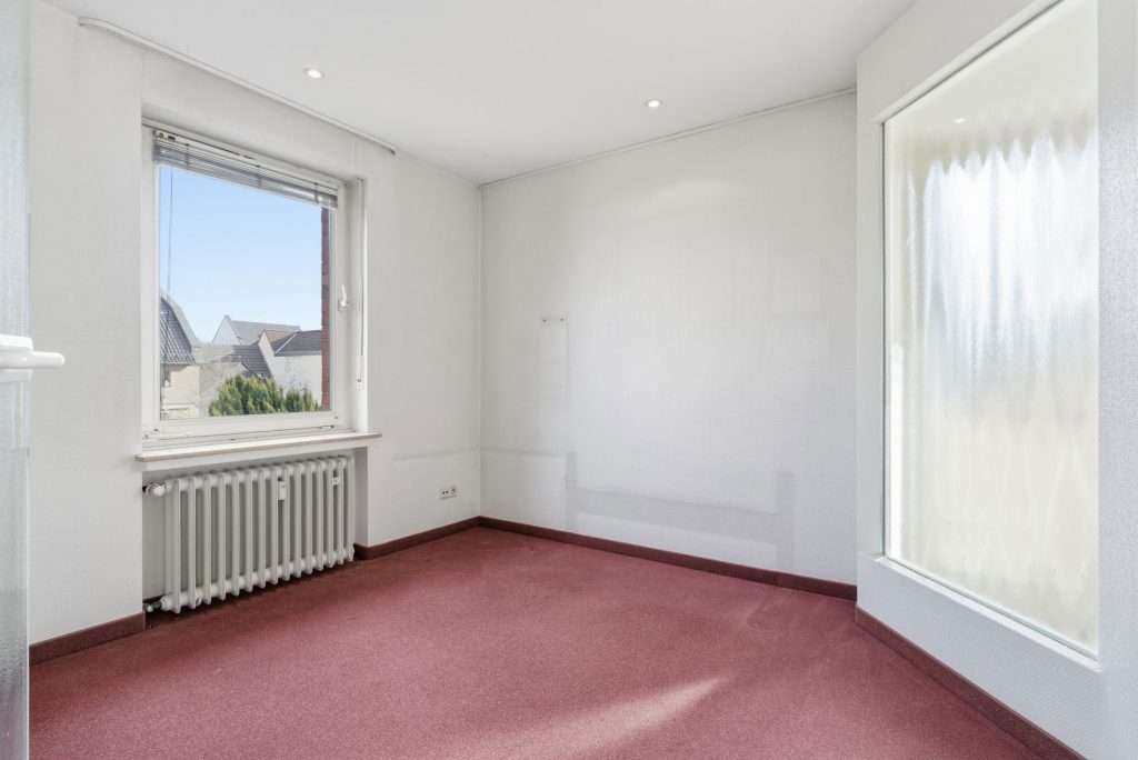 Gütelhöfer Immobilien - Immobilienangebot - Meckenheim - Alle - Multifunktionales Ein- oder Mehrfamilienhaus mit ehemaliger Praxis und viel Potenzial in Top-Lage