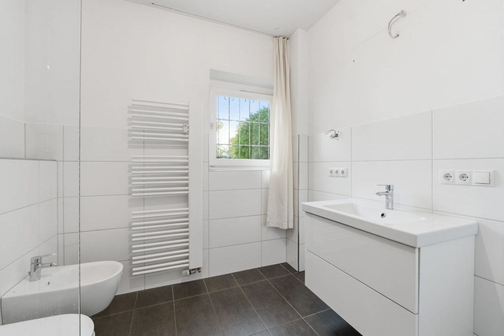 Gütelhöfer Immobilien - Immobilienangebot - Meckenheim - Alle - Multifunktionales Ein- oder Mehrfamilienhaus mit ehemaliger Praxis und viel Potenzial in Top-Lage