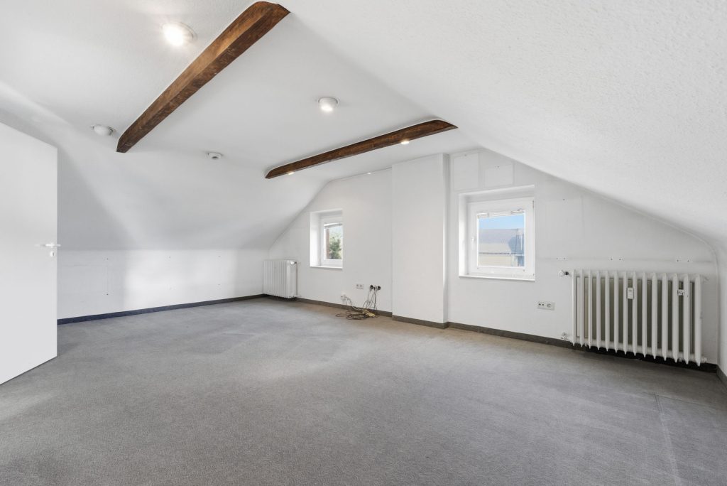 Gütelhöfer Immobilien - Immobilienangebot - Meckenheim - Alle - Multifunktionales Ein- oder Mehrfamilienhaus mit ehemaliger Praxis und viel Potenzial in Top-Lage