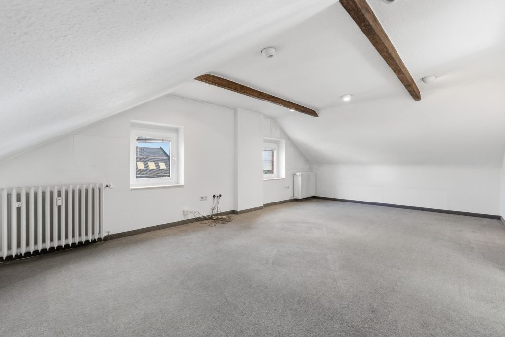 Gütelhöfer Immobilien - Immobilienangebot - Meckenheim - Alle - Multifunktionales Ein- oder Mehrfamilienhaus mit ehemaliger Praxis und viel Potenzial in Top-Lage