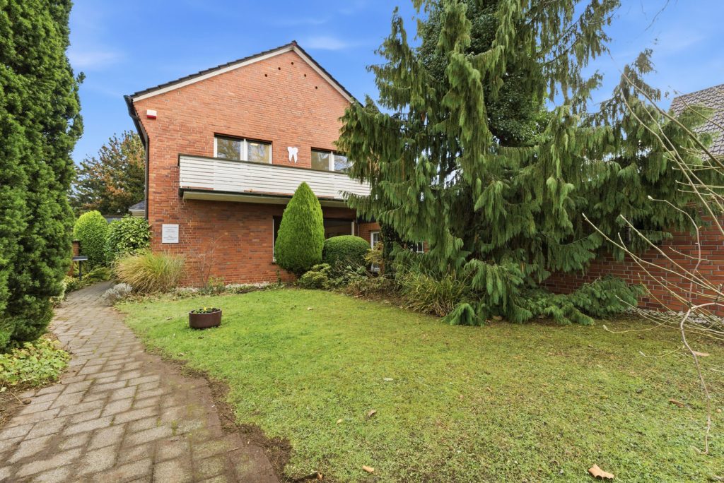 Gütelhöfer Immobilien - Immobilienangebot - Meckenheim - Alle - Multifunktionales Ein- oder Mehrfamilienhaus mit ehemaliger Praxis und viel Potenzial in Top-Lage