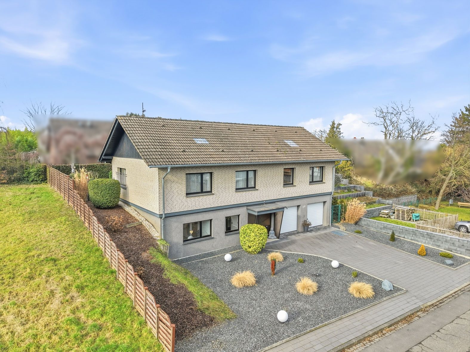 Luftaufnahme Gütelhöfer Immobilien - Immobilienangebot - Bornheim / Üllekoven - Alle - Freistehendes Einfamilienhaus mit großem Garten, Fußbodenheizung, Kamin und Doppelgarage in Waldorf