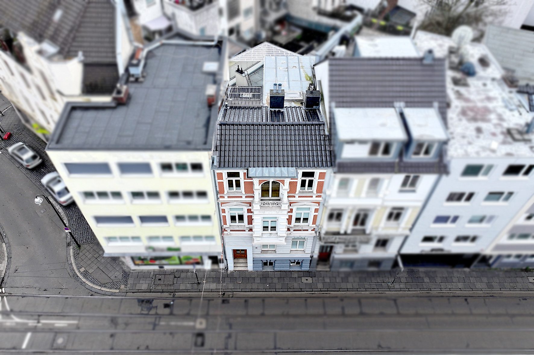 Titelbild Gütelhöfer Immobilien - Immobilienangebot - Bonn - Alle - Stilvolles Gründerzeithaus mit 341m² Wohnfläche verteilt auf drei Wohneinheiten im Bonner Zentrum