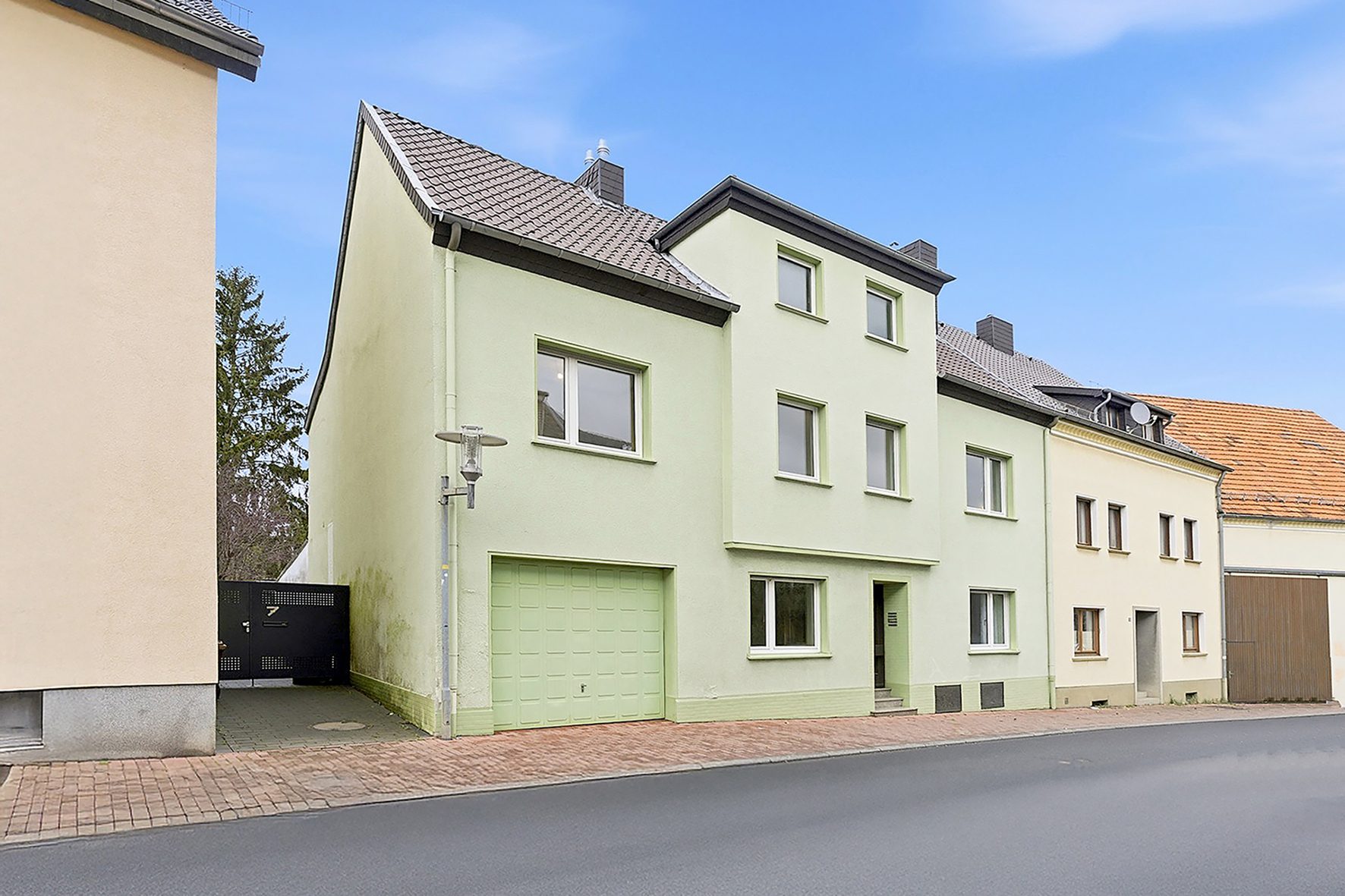 Gütelhöfer Immobilien - Immobilienangebot - Meckenheim - Alle - Platz für Generationen! Großzügiges Wohnhaus auf 1.045m² Grund mit Potenzial in zentraler Lage
