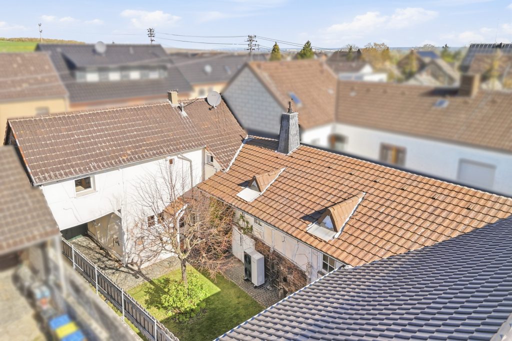 Gütelhöfer Immobilien - Immobilienangebot - Euskirchen / Kirchheim - Alle - Liebevoll sanierte und denkmalgeschützte Hofanlage mit Kaminofen und großzügigem Garten in Kirchheim