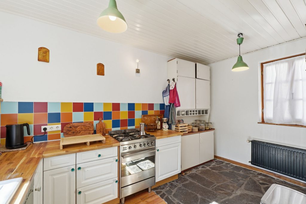 Gütelhöfer Immobilien - Immobilienangebot - Euskirchen / Kirchheim - Alle - Liebevoll sanierte und denkmalgeschützte Hofanlage mit Kaminofen und großzügigem Garten in Kirchheim