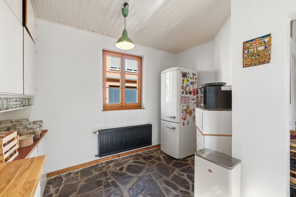 Gütelhöfer Immobilien - Immobilienangebot - Euskirchen / Kirchheim - Alle - Liebevoll sanierte und denkmalgeschützte Hofanlage mit Kaminofen und großzügigem Garten in Kirchheim