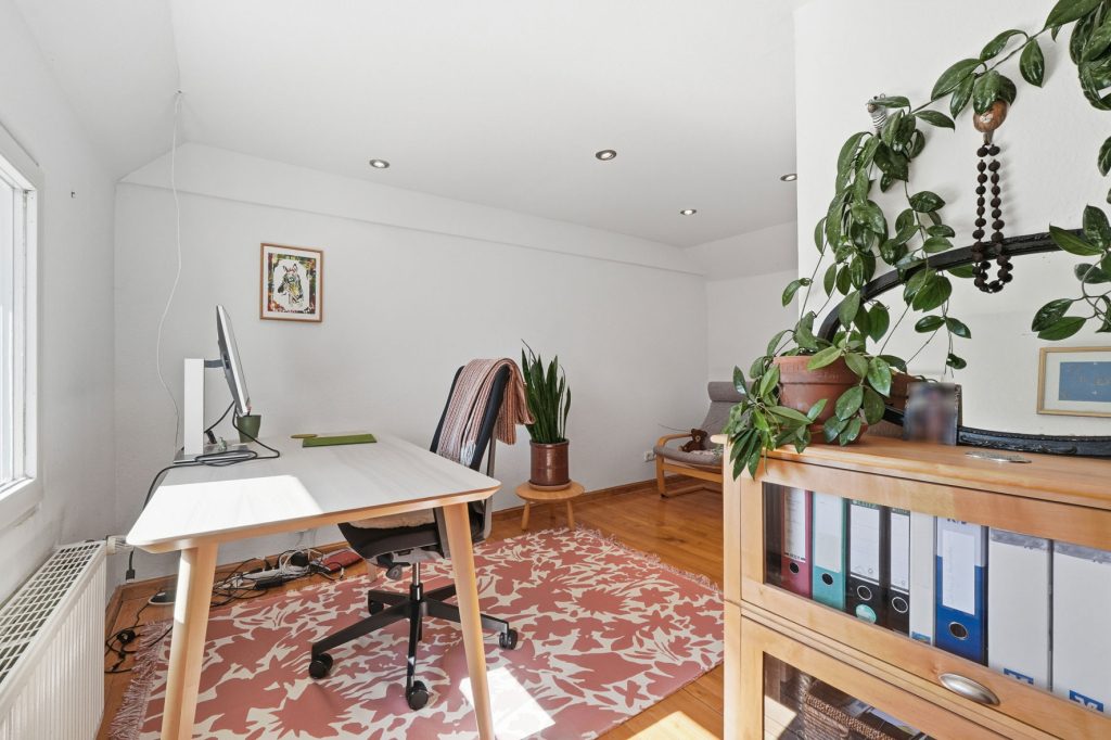 Gütelhöfer Immobilien - Immobilienangebot - Euskirchen / Kirchheim - Alle - Liebevoll sanierte und denkmalgeschützte Hofanlage mit Kaminofen und großzügigem Garten in Kirchheim