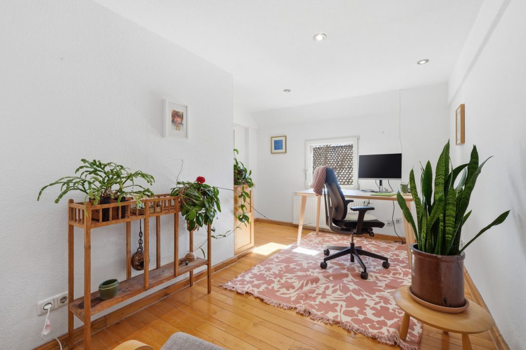 Gütelhöfer Immobilien - Immobilienangebot - Euskirchen / Kirchheim - Alle - Liebevoll sanierte und denkmalgeschützte Hofanlage mit Kaminofen und großzügigem Garten in Kirchheim
