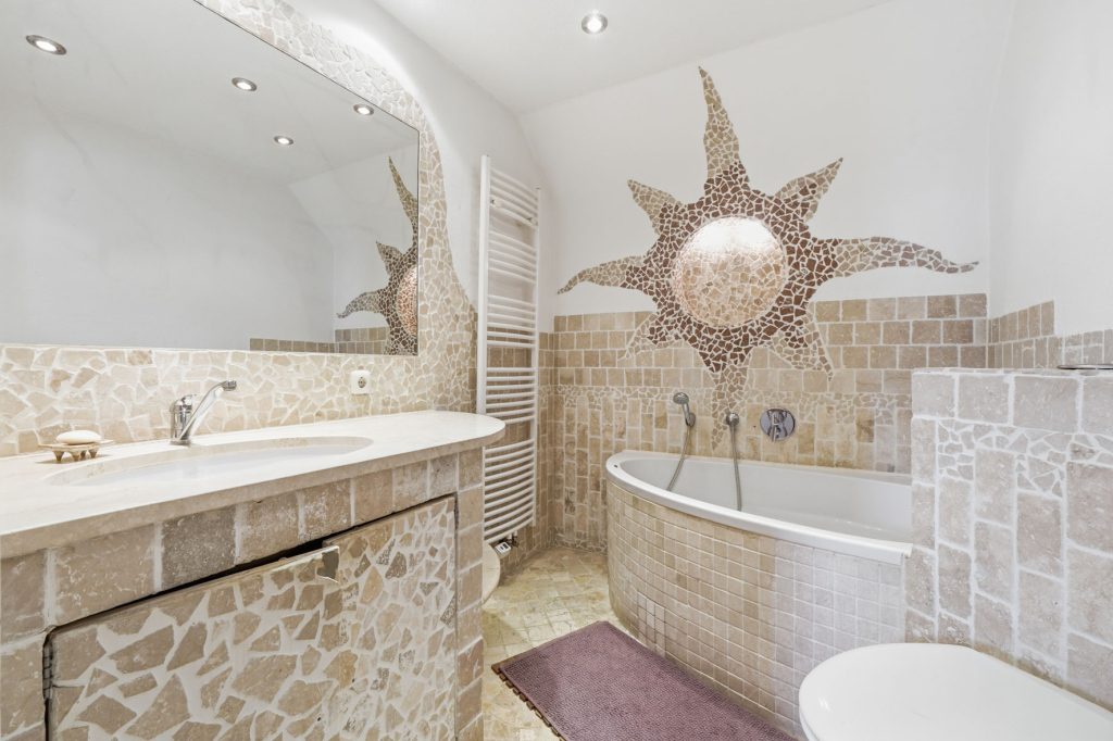 Gütelhöfer Immobilien - Immobilienangebot - Euskirchen / Kirchheim - Alle - Liebevoll sanierte und denkmalgeschützte Hofanlage mit Kaminofen und großzügigem Garten in Kirchheim