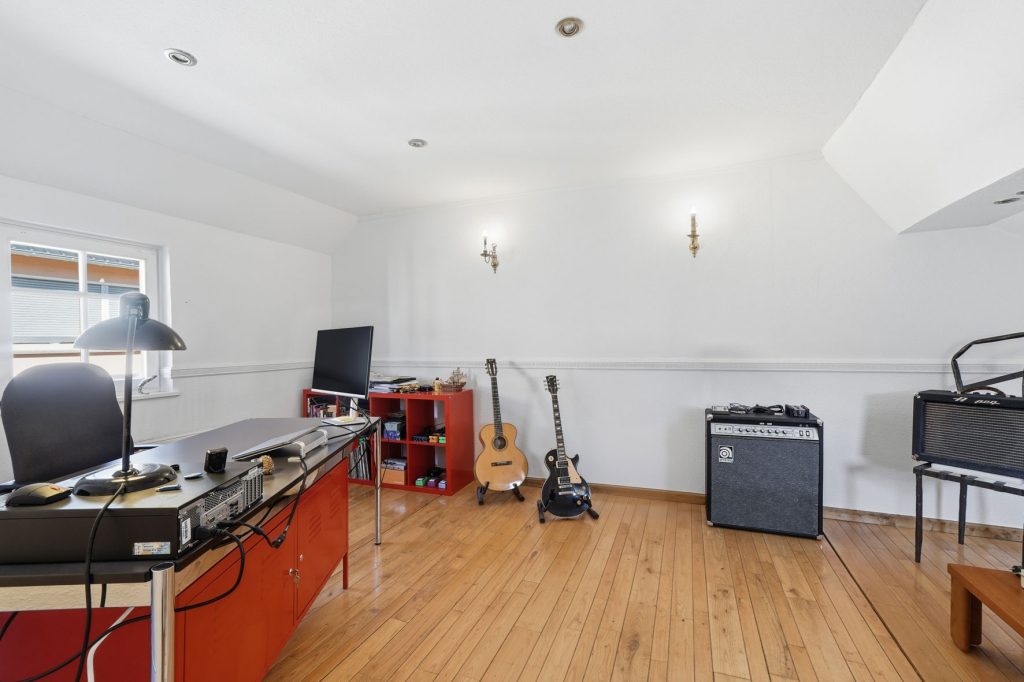 Gütelhöfer Immobilien - Immobilienangebot - Euskirchen / Kirchheim - Alle - Liebevoll sanierte und denkmalgeschützte Hofanlage mit Kaminofen und großzügigem Garten in Kirchheim