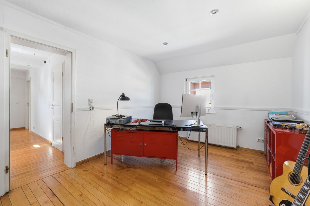Gütelhöfer Immobilien - Immobilienangebot - Euskirchen / Kirchheim - Alle - Liebevoll sanierte und denkmalgeschützte Hofanlage mit Kaminofen und großzügigem Garten in Kirchheim