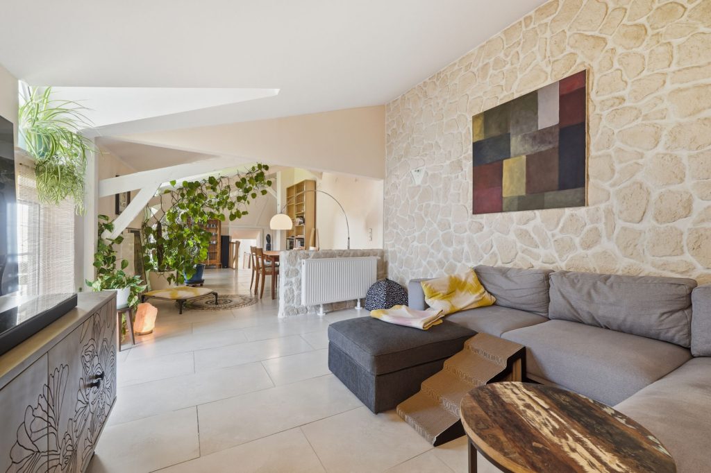Gütelhöfer Immobilien - Immobilienangebot - Euskirchen / Kirchheim - Alle - Liebevoll sanierte und denkmalgeschützte Hofanlage mit Kaminofen und großzügigem Garten in Kirchheim