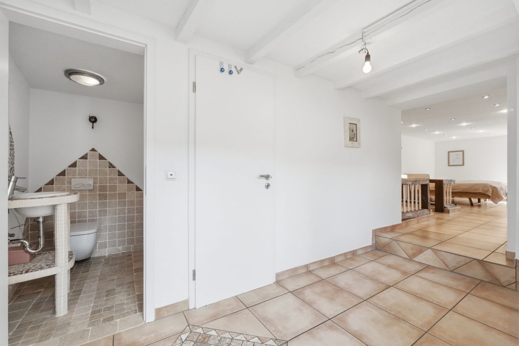 Gütelhöfer Immobilien - Immobilienangebot - Euskirchen / Kirchheim - Alle - Liebevoll sanierte und denkmalgeschützte Hofanlage mit Kaminofen und großzügigem Garten in Kirchheim