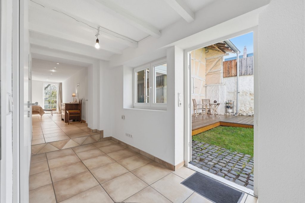 Gütelhöfer Immobilien - Immobilienangebot - Euskirchen / Kirchheim - Alle - Liebevoll sanierte und denkmalgeschützte Hofanlage mit Kaminofen und großzügigem Garten in Kirchheim