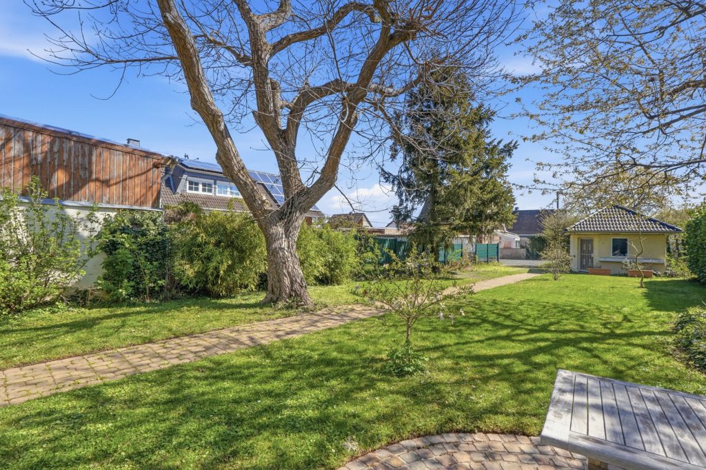 Gütelhöfer Immobilien - Immobilienangebot - Euskirchen / Kirchheim - Alle - Liebevoll sanierte und denkmalgeschützte Hofanlage mit Kaminofen und großzügigem Garten in Kirchheim