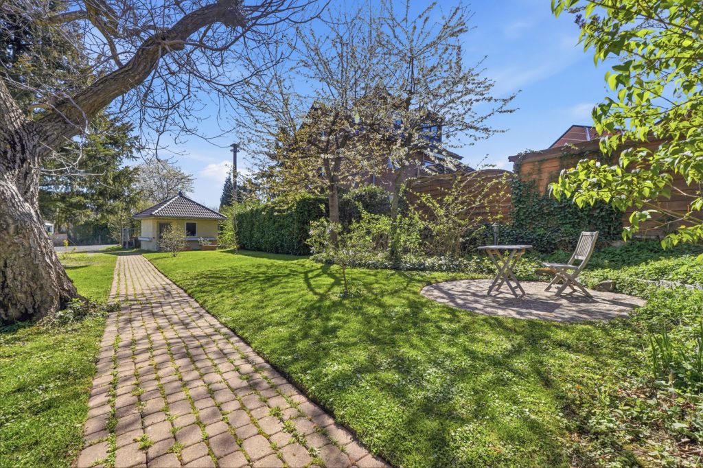 Gütelhöfer Immobilien - Immobilienangebot - Euskirchen / Kirchheim - Alle - Liebevoll sanierte und denkmalgeschützte Hofanlage mit Kaminofen und großzügigem Garten in Kirchheim