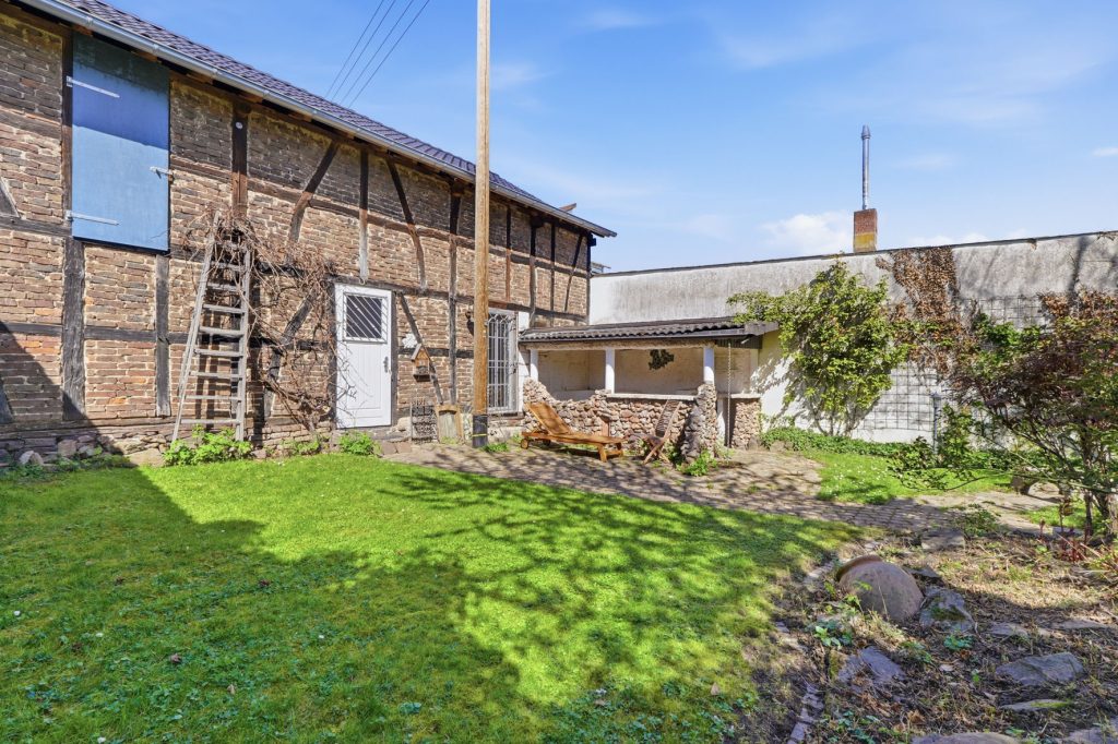 Gütelhöfer Immobilien - Immobilienangebot - Euskirchen / Kirchheim - Alle - Liebevoll sanierte und denkmalgeschützte Hofanlage mit Kaminofen und großzügigem Garten in Kirchheim