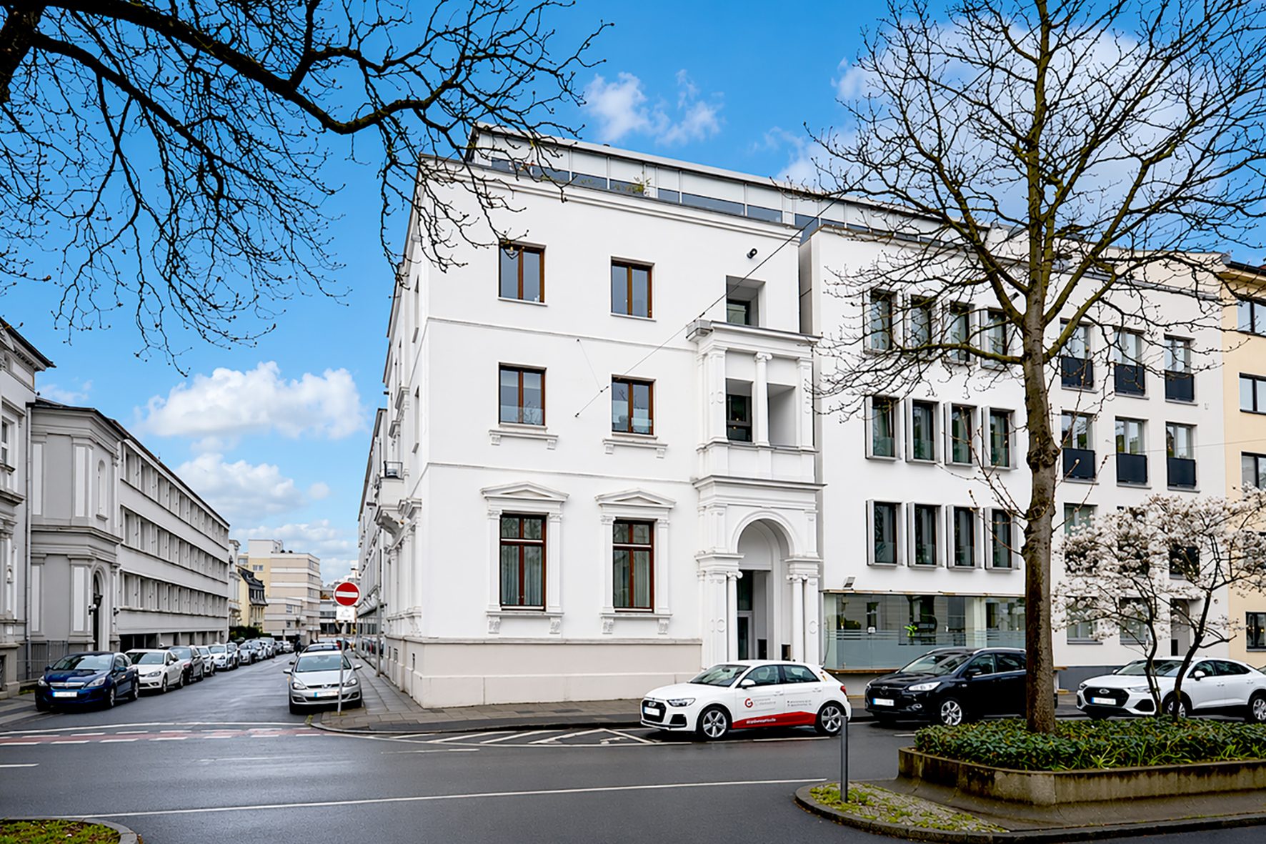 Gütelhöfer Immobilien - Immobilienangebot - Bonn / Weststadt - Alle - Weststadt: Besonders und großzügig! Maisonetteapartment mit Einbauküche, 2 Bädern und TG-Stellplatz