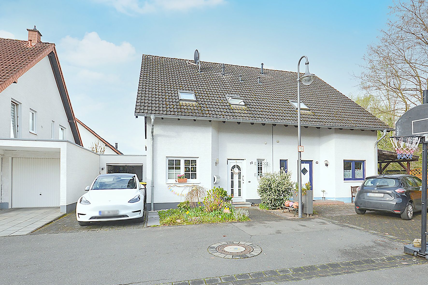 Titelbild Gütelhöfer Immobilien - Immobilienangebot - Bornheim / Roisdorf - Alle - Moderne Doppelhaushälfte mit Wintergarten, Einbauküche und Garage in ruhiger Lage von Roisdorf