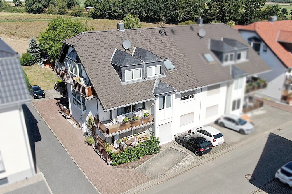 Gütelhöfer Immobilien - Immobilienangebot - Bornheim / Dersdorf - Alle - Optimal angebunden in Dersdorf! Zweiraumwohnung mit Einbauküche, Balkon und Stellplatz in Bahnnähe