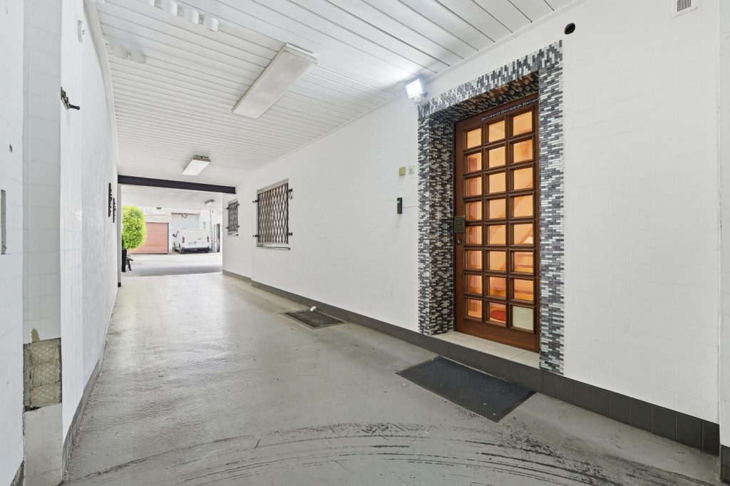 Gütelhöfer Immobilien - Immobilienangebot - Bornheim - Alle - Wohnen, Arbeiten und Vermieten? Multifunktionales Wohn- und Geschäftshaus im Herzen von Bornheim