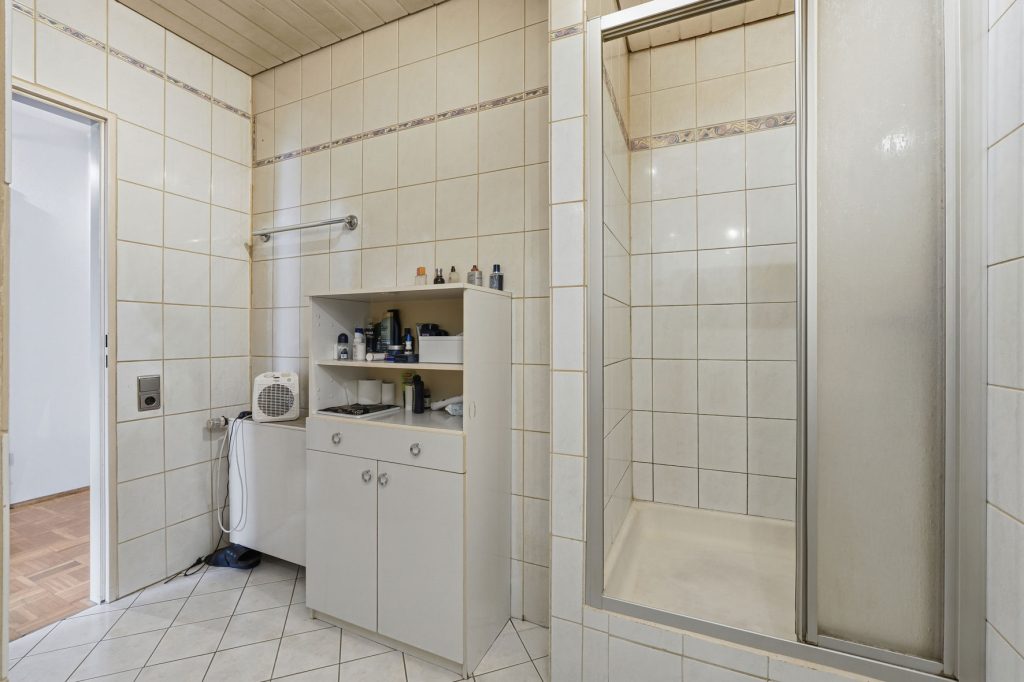 Gütelhöfer Immobilien - Immobilienangebot - Bornheim - Alle - Wohnen, Arbeiten und Vermieten? Multifunktionales Wohn- und Geschäftshaus im Herzen von Bornheim