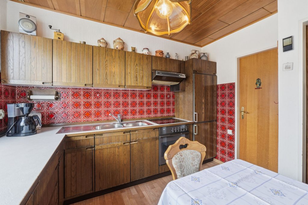 Gütelhöfer Immobilien - Immobilienangebot - Bornheim - Alle - Wohnen, Arbeiten und Vermieten? Multifunktionales Wohn- und Geschäftshaus im Herzen von Bornheim