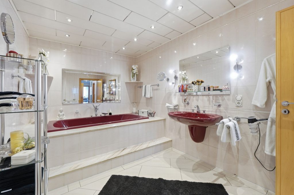 Gütelhöfer Immobilien - Immobilienangebot - Bornheim - Alle - Wohnen, Arbeiten und Vermieten? Multifunktionales Wohn- und Geschäftshaus im Herzen von Bornheim