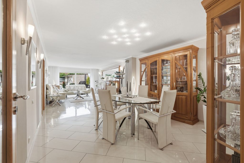 Gütelhöfer Immobilien - Immobilienangebot - Bornheim - Alle - Wohnen, Arbeiten und Vermieten? Multifunktionales Wohn- und Geschäftshaus im Herzen von Bornheim