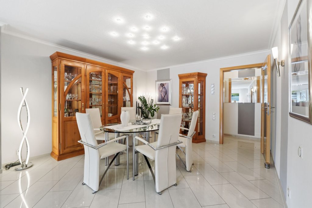 Gütelhöfer Immobilien - Immobilienangebot - Bornheim - Alle - Wohnen, Arbeiten und Vermieten? Multifunktionales Wohn- und Geschäftshaus im Herzen von Bornheim