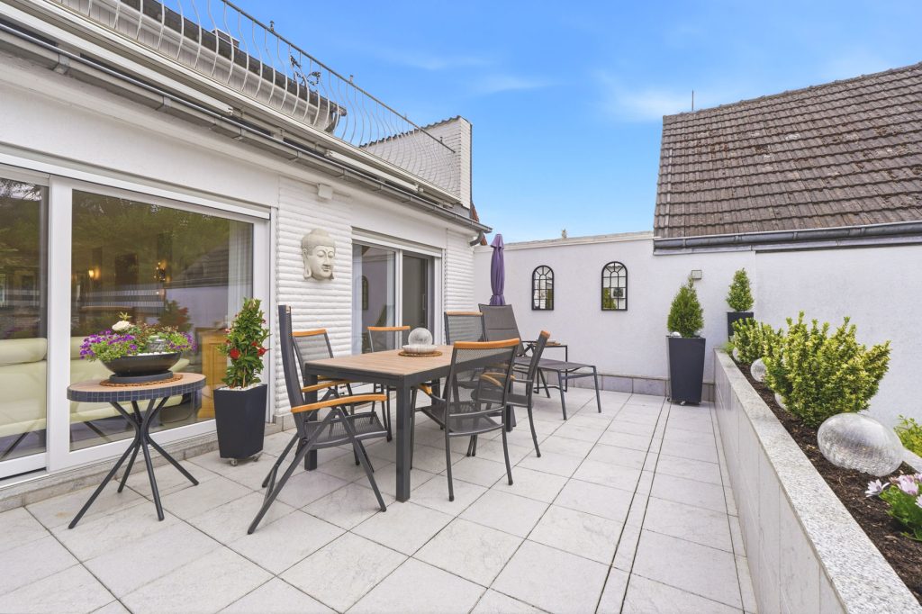 Gütelhöfer Immobilien - Immobilienangebot - Bornheim - Alle - Wohnen, Arbeiten und Vermieten? Multifunktionales Wohn- und Geschäftshaus im Herzen von Bornheim