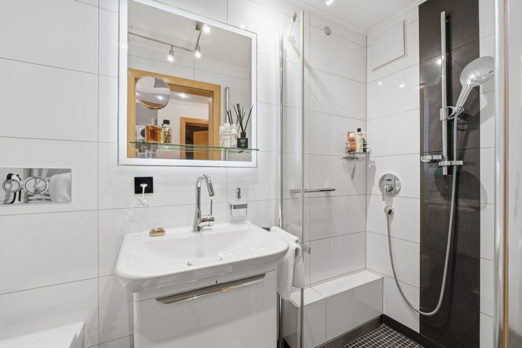 Gütelhöfer Immobilien - Immobilienangebot - Bornheim - Alle - Wohnen, Arbeiten und Vermieten? Multifunktionales Wohn- und Geschäftshaus im Herzen von Bornheim