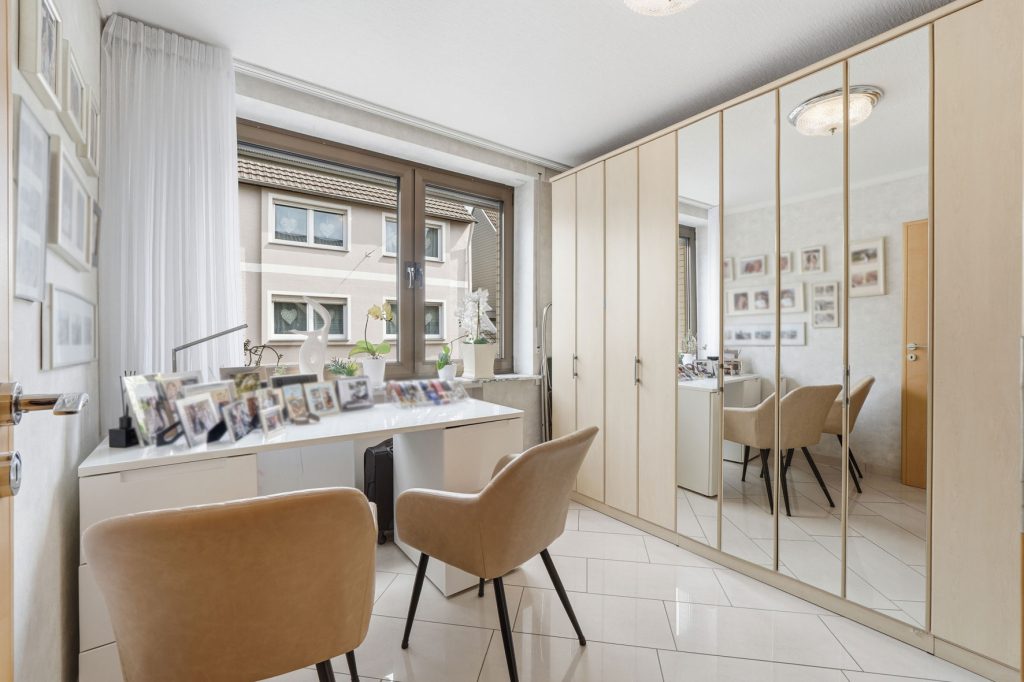 Gütelhöfer Immobilien - Immobilienangebot - Bornheim - Alle - Wohnen, Arbeiten und Vermieten? Multifunktionales Wohn- und Geschäftshaus im Herzen von Bornheim