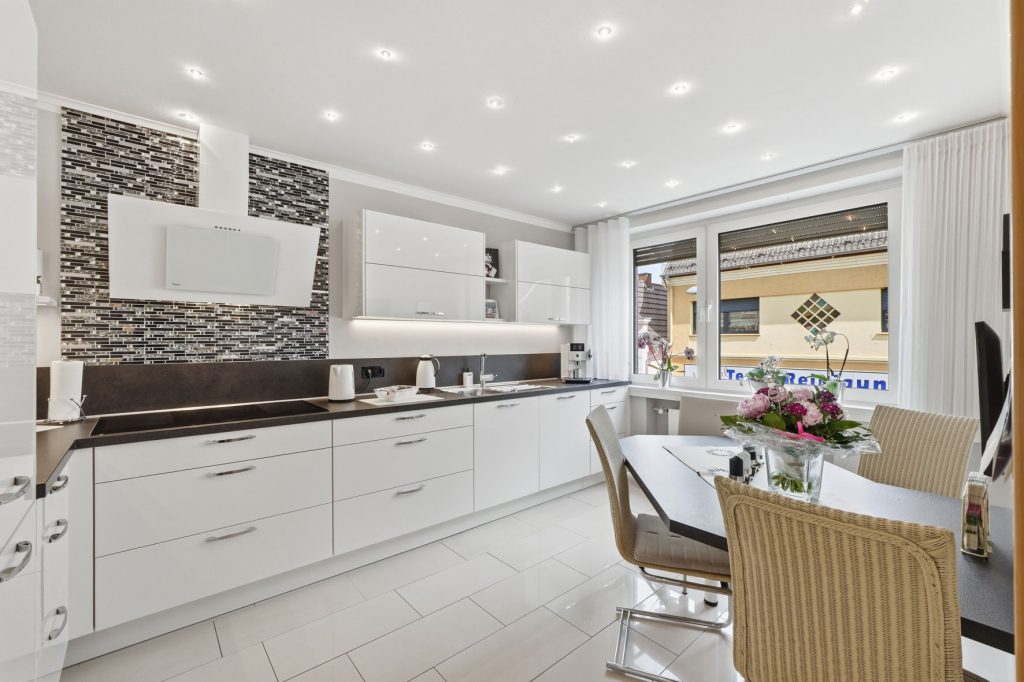 Gütelhöfer Immobilien - Immobilienangebot - Bornheim - Alle - Wohnen, Arbeiten und Vermieten? Multifunktionales Wohn- und Geschäftshaus im Herzen von Bornheim