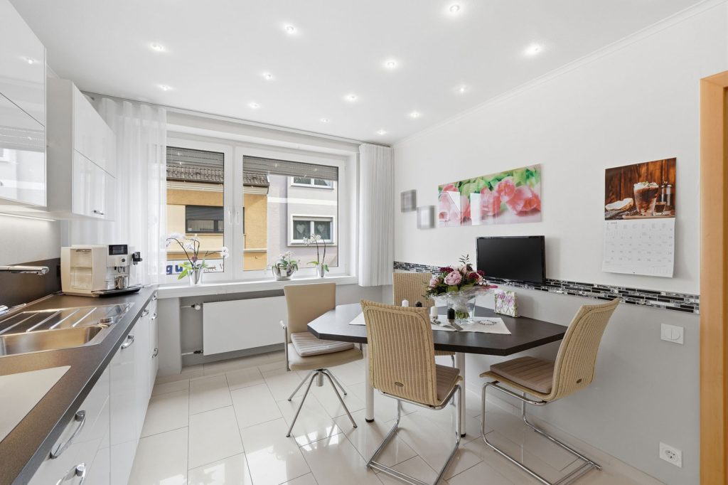 Gütelhöfer Immobilien - Immobilienangebot - Bornheim - Alle - Wohnen, Arbeiten und Vermieten? Multifunktionales Wohn- und Geschäftshaus im Herzen von Bornheim