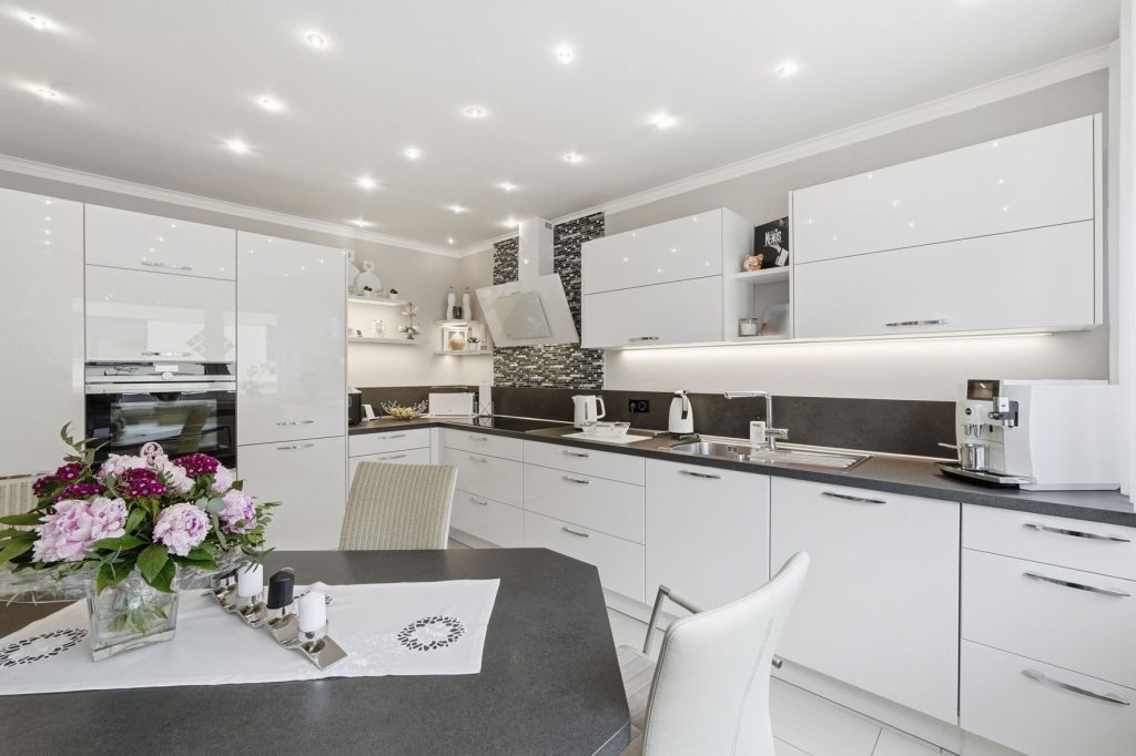 Gütelhöfer Immobilien - Immobilienangebot - Bornheim - Alle - Wohnen, Arbeiten und Vermieten? Multifunktionales Wohn- und Geschäftshaus im Herzen von Bornheim