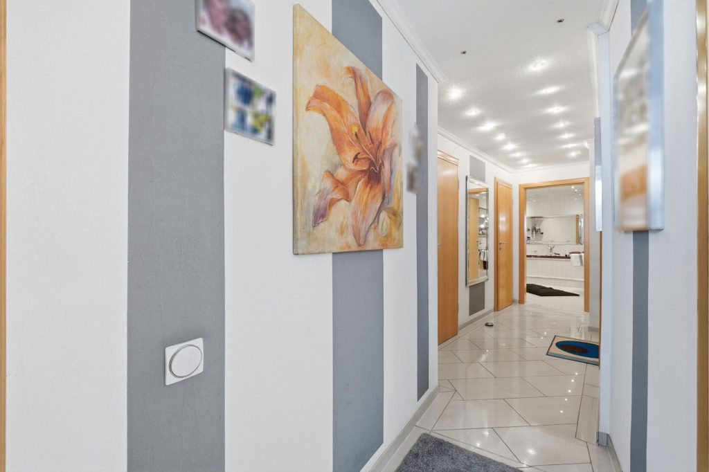 Gütelhöfer Immobilien - Immobilienangebot - Bornheim - Alle - Wohnen, Arbeiten und Vermieten? Multifunktionales Wohn- und Geschäftshaus im Herzen von Bornheim
