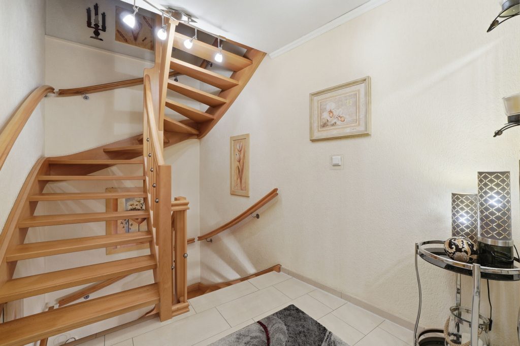 Gütelhöfer Immobilien - Immobilienangebot - Bornheim - Alle - Wohnen, Arbeiten und Vermieten? Multifunktionales Wohn- und Geschäftshaus im Herzen von Bornheim