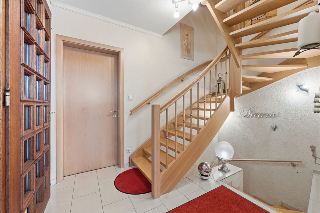 Gütelhöfer Immobilien - Immobilienangebot - Bornheim - Alle - Wohnen, Arbeiten und Vermieten? Multifunktionales Wohn- und Geschäftshaus im Herzen von Bornheim