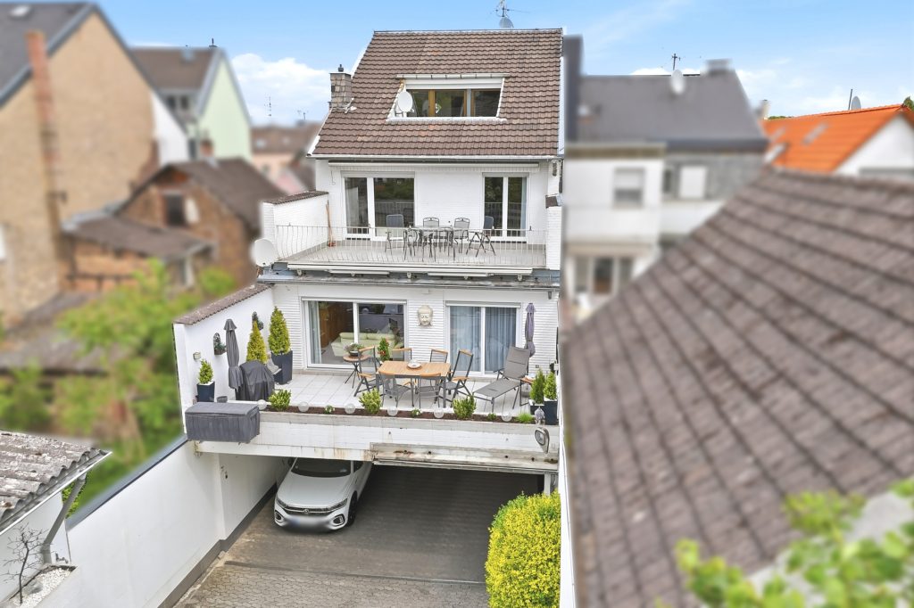 Gütelhöfer Immobilien - Immobilienangebot - Bornheim - Alle - Wohnen, Arbeiten und Vermieten? Multifunktionales Wohn- und Geschäftshaus im Herzen von Bornheim