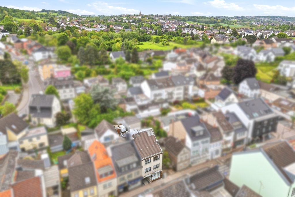 Gütelhöfer Immobilien - Immobilienangebot - Bornheim - Alle - Wohnen, Arbeiten und Vermieten? Multifunktionales Wohn- und Geschäftshaus im Herzen von Bornheim
