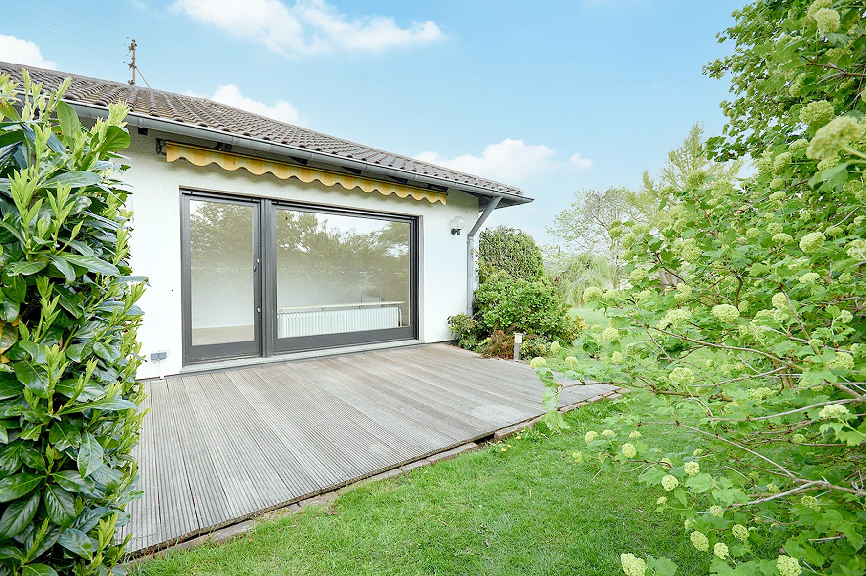 Gütelhöfer Immobilien - Immobilienangebot - Bornheim / Merten - Alle - Wohnen in der Natur! Renovierte und bezugsfreie Zweiraumwohnung mit Terrasse u. Stellplatz in Merten