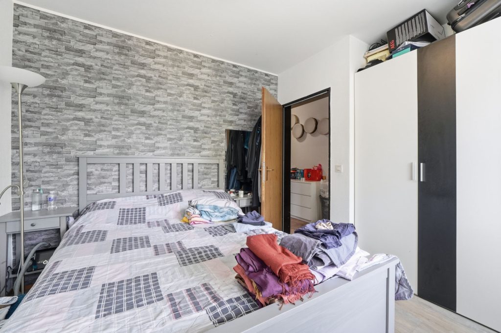 Gütelhöfer Immobilien - Immobilienangebot - Bornheim - Alle - Kapitalanlage mit Zukunft: 6-Parteienhaus, Lagerhalle und 5 Stellplätze in guter Lage in Bornheim