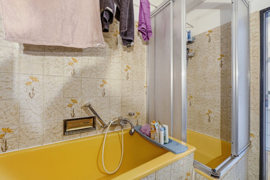 Gütelhöfer Immobilien - Immobilienangebot - Bornheim - Alle - Kapitalanlage mit Zukunft: 6-Parteienhaus, Lagerhalle und 5 Stellplätze in guter Lage in Bornheim