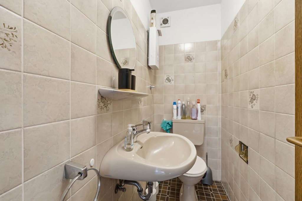 Gütelhöfer Immobilien - Immobilienangebot - Bornheim - Alle - Kapitalanlage mit Zukunft: 6-Parteienhaus, Lagerhalle und 5 Stellplätze in guter Lage in Bornheim