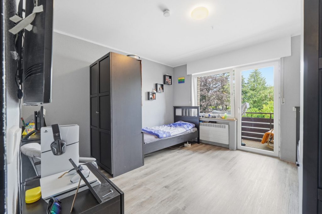 Gütelhöfer Immobilien - Immobilienangebot - Bornheim - Alle - Kapitalanlage mit Zukunft: 6-Parteienhaus, Lagerhalle und 5 Stellplätze in guter Lage in Bornheim