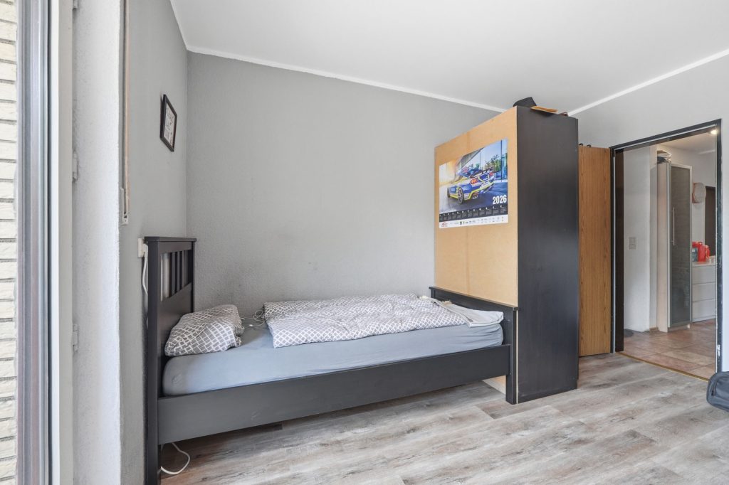 Gütelhöfer Immobilien - Immobilienangebot - Bornheim - Alle - Kapitalanlage mit Zukunft: 6-Parteienhaus, Lagerhalle und 5 Stellplätze in guter Lage in Bornheim