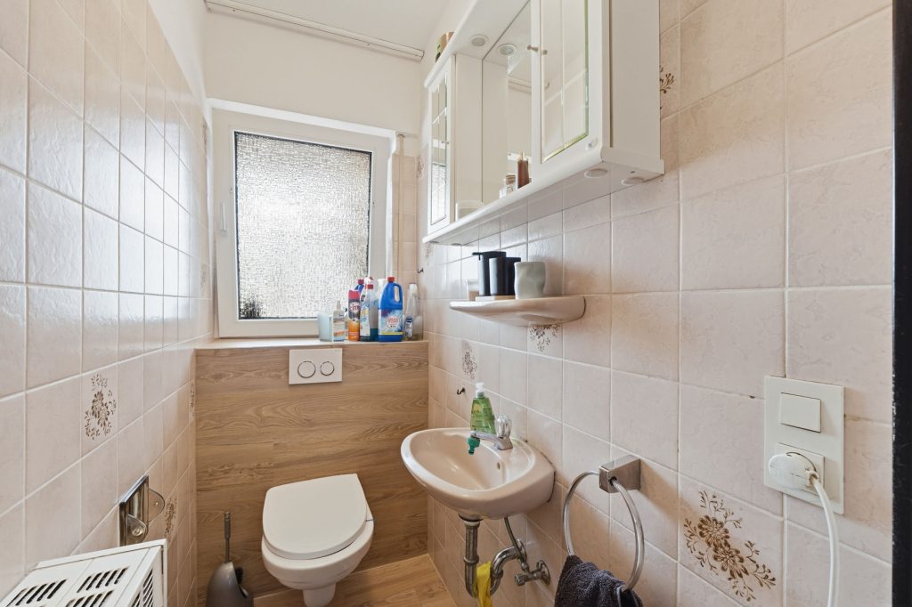 Gütelhöfer Immobilien - Immobilienangebot - Bornheim - Alle - Kapitalanlage mit Zukunft: 6-Parteienhaus, Lagerhalle und 5 Stellplätze in guter Lage in Bornheim