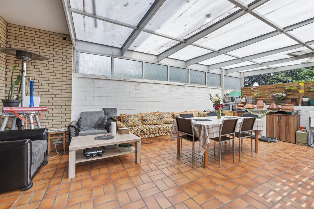 Gütelhöfer Immobilien - Immobilienangebot - Bornheim - Alle - Kapitalanlage mit Zukunft: 6-Parteienhaus, Lagerhalle und 5 Stellplätze in guter Lage in Bornheim